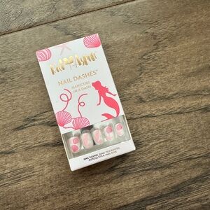 Red Aspen Nail Dashes - Pink and White seas the day Haley